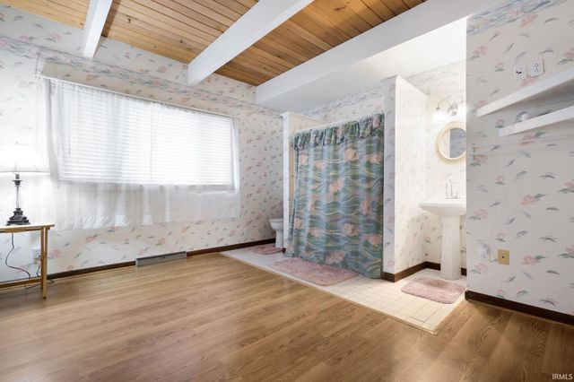 525 W Wayne Street, Middlebury, IN 46540