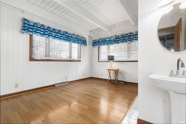 525 W Wayne Street, Middlebury, IN 46540