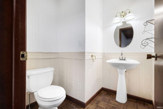 525 W Wayne Street, Middlebury, IN 46540