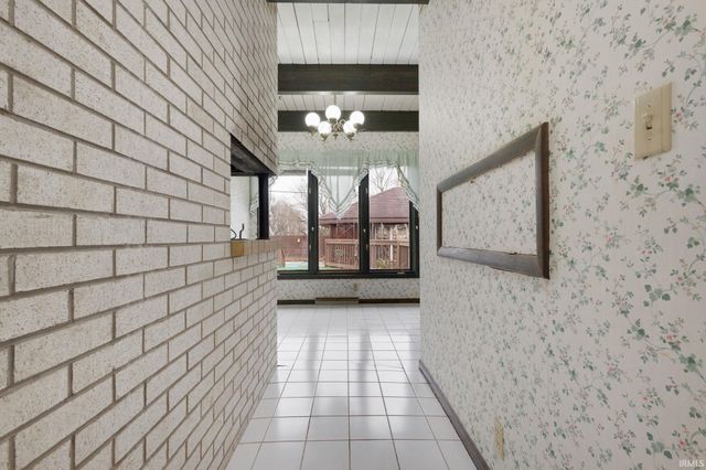 525 W Wayne Street, Middlebury, IN 46540