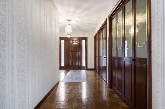 525 W Wayne Street, Middlebury, IN 46540