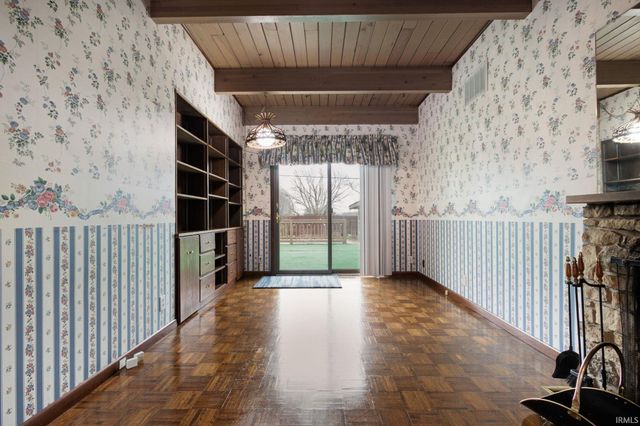 525 W Wayne Street, Middlebury, IN 46540