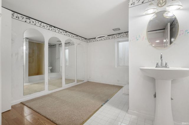 525 W Wayne Street, Middlebury, IN 46540