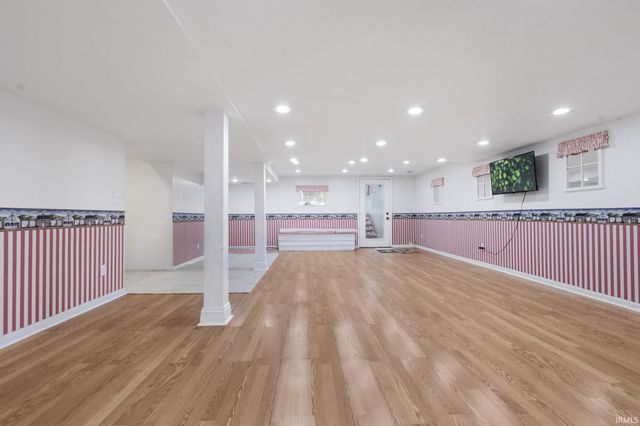 525 W Wayne Street, Middlebury, IN 46540