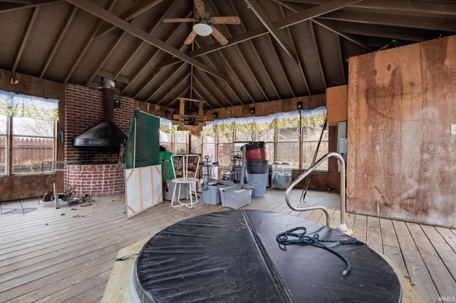 525 W Wayne Street, Middlebury, IN 46540