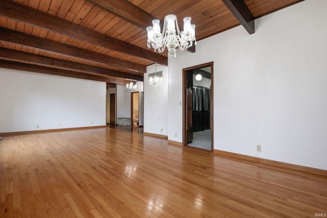 525 W Wayne Street, Middlebury, IN 46540