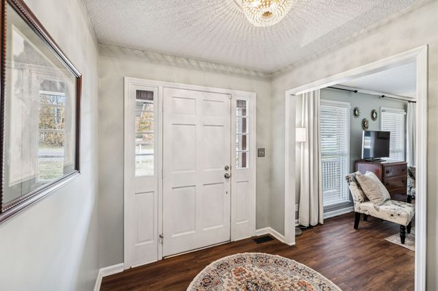 525 Castlegate Dr, Nashville, TN 37217