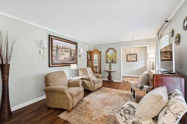 525 Castlegate Dr, Nashville, TN 37217