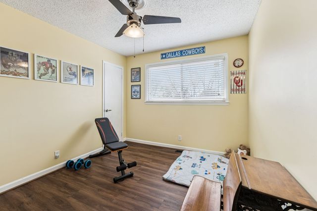 525 Castlegate Dr, Nashville, TN 37217