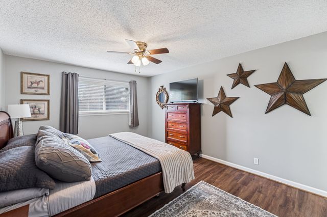 525 Castlegate Dr, Nashville, TN 37217