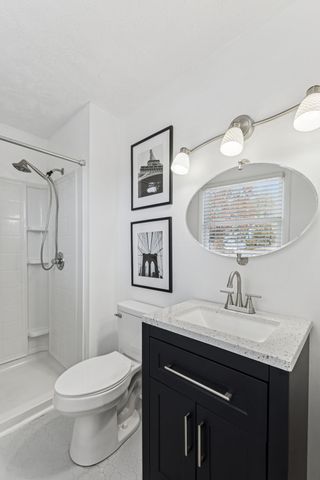 525 Castlegate Dr, Nashville, TN 37217