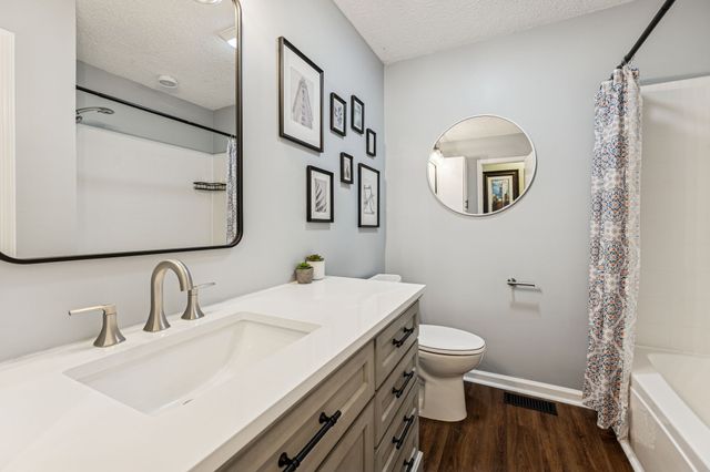 525 Castlegate Dr, Nashville, TN 37217