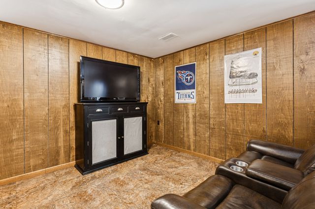 525 Castlegate Dr, Nashville, TN 37217