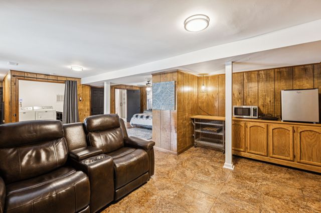 525 Castlegate Dr, Nashville, TN 37217