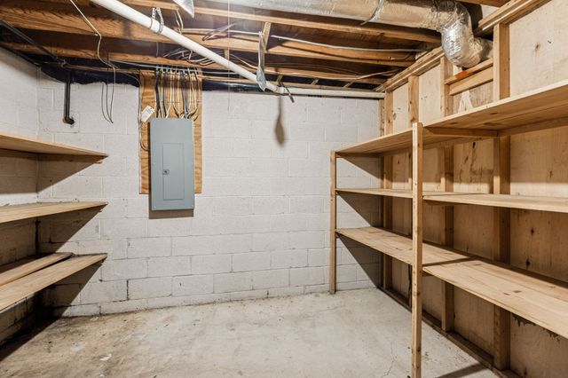 525 Castlegate Dr, Nashville, TN 37217