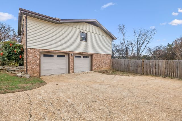 525 Castlegate Dr, Nashville, TN 37217