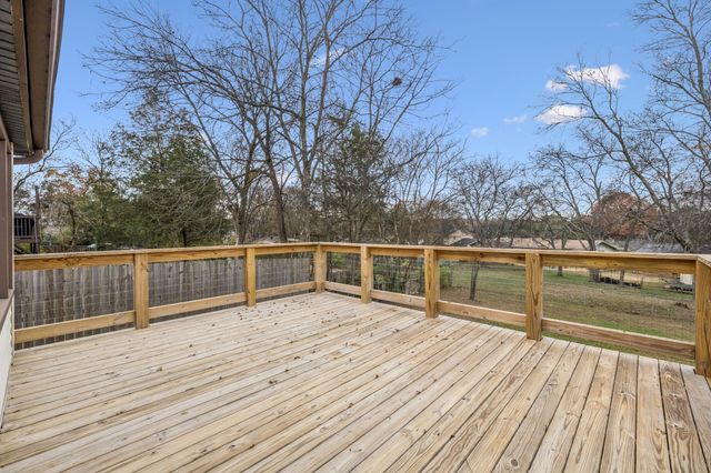 525 Castlegate Dr, Nashville, TN 37217