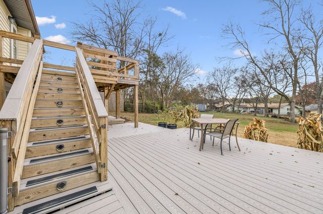 525 Castlegate Dr, Nashville, TN 37217