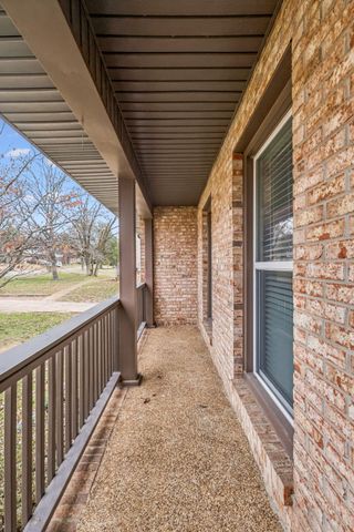 525 Castlegate Dr, Nashville, TN 37217