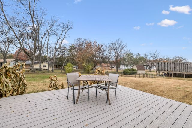 525 Castlegate Dr, Nashville, TN 37217