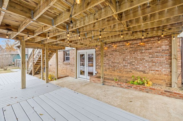 525 Castlegate Dr, Nashville, TN 37217