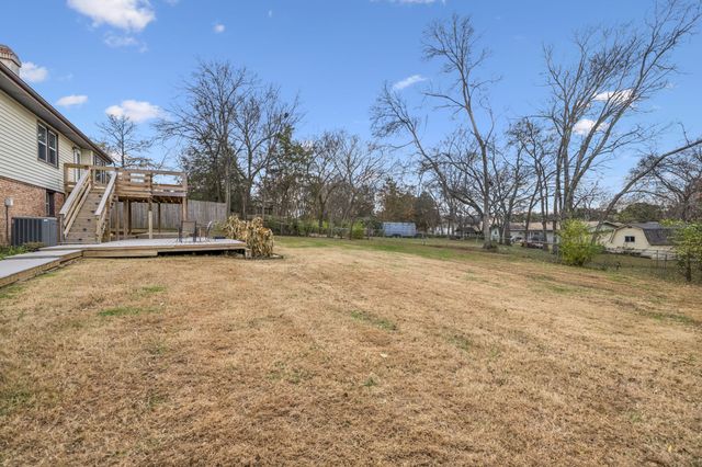 525 Castlegate Dr, Nashville, TN 37217