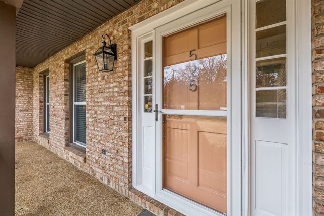 525 Castlegate Dr, Nashville, TN 37217