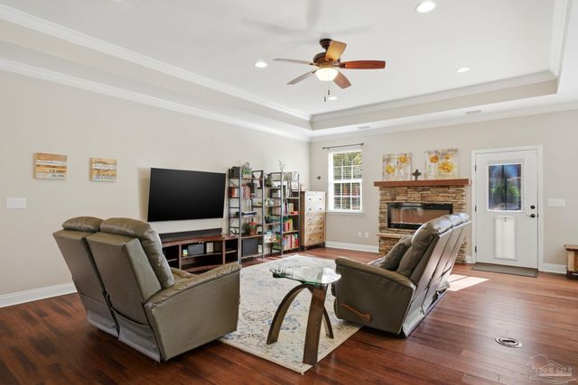 2439 Wallace Lake Rd, Pace, FL 32571