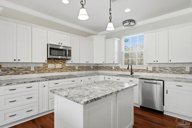 2439 Wallace Lake Rd, Pace, FL 32571