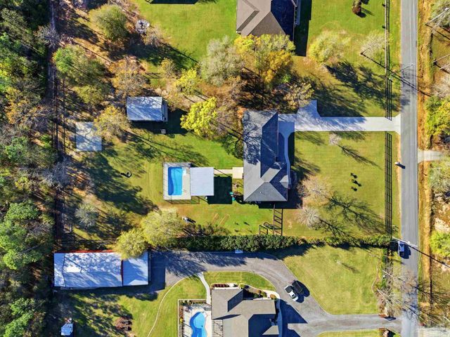 2439 Wallace Lake Rd, Pace, FL 32571