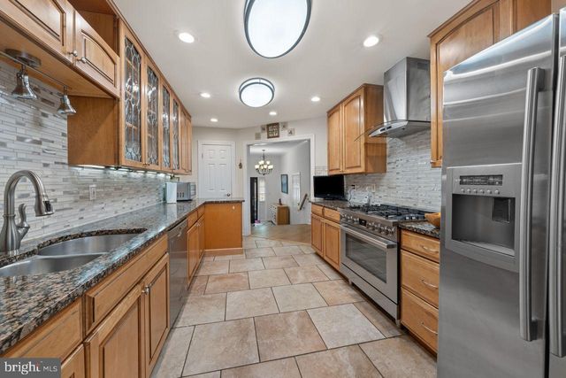 6367 BRAMPTON CT, Alexandria, VA 22304