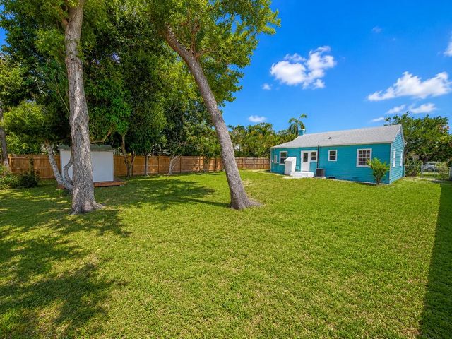 3209 AVENUE A W, Bradenton, FL 34205