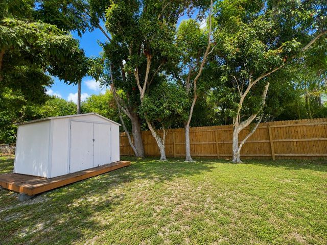 3209 AVENUE A W, Bradenton, FL 34205