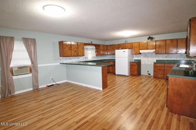 122 Old Mobile Highway, Lucedale, MS 39452