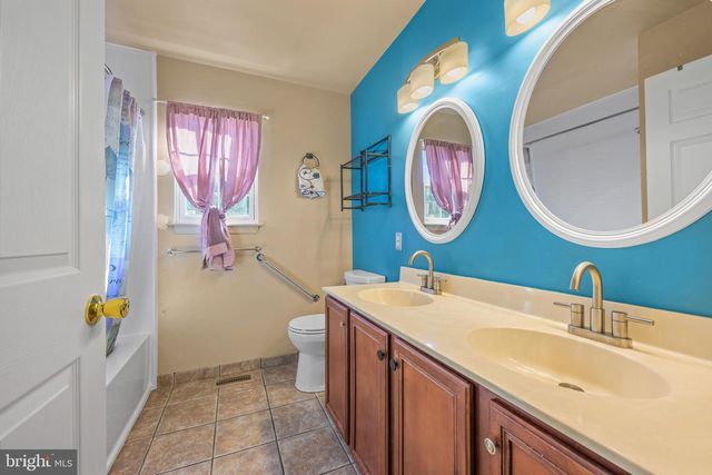 38 CHESTERTOWN RD, Sicklerville, NJ 08081