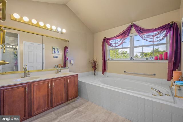 38 CHESTERTOWN RD, Sicklerville, NJ 08081