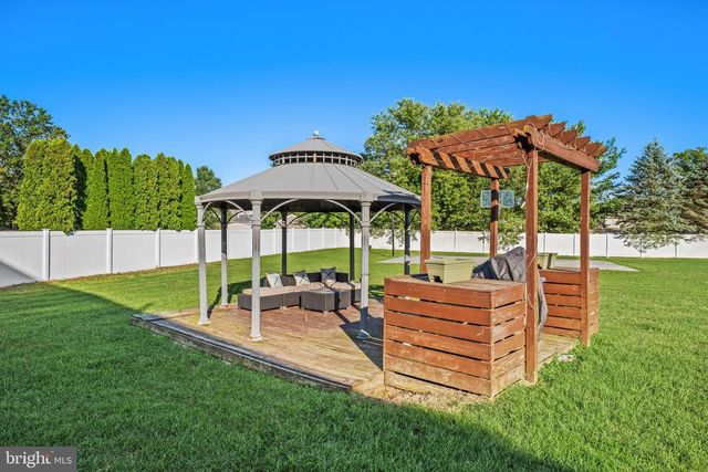 38 CHESTERTOWN RD, Sicklerville, NJ 08081