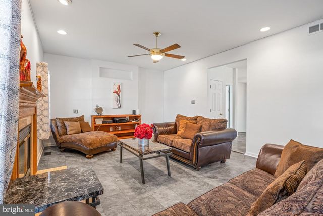 38 CHESTERTOWN RD, Sicklerville, NJ 08081