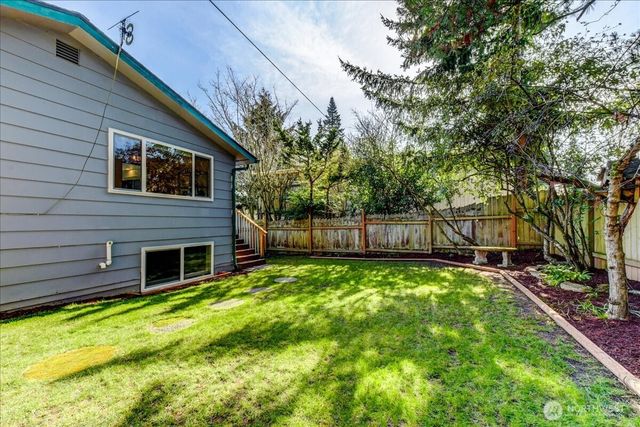 11242 A Fremont Avenue N, Seattle, WA 98133