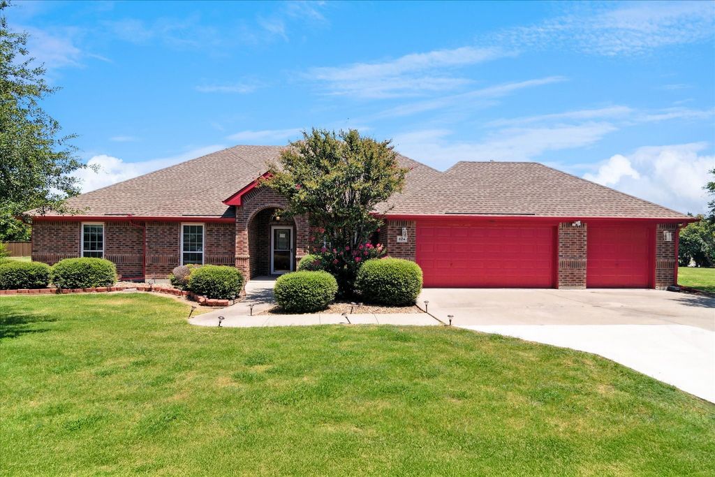 824 Rolling Meadow Drive, Lavon, TX 75166