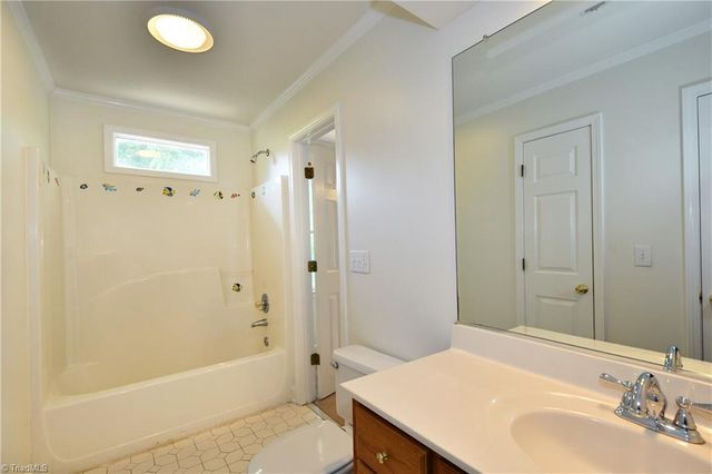 4244 Saddlewood Forest Drive, Winston-salem, NC 27106