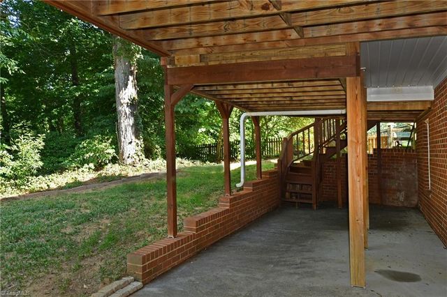 4244 Saddlewood Forest Drive, Winston-salem, NC 27106