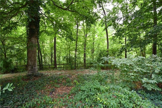 4244 Saddlewood Forest Drive, Winston-salem, NC 27106