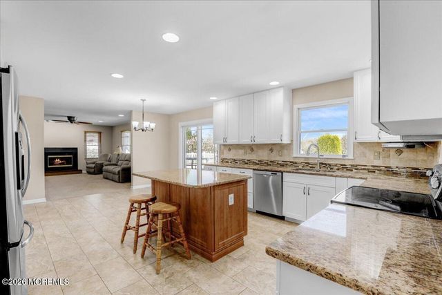 27 Regency Way, Manalapan, NJ 07726