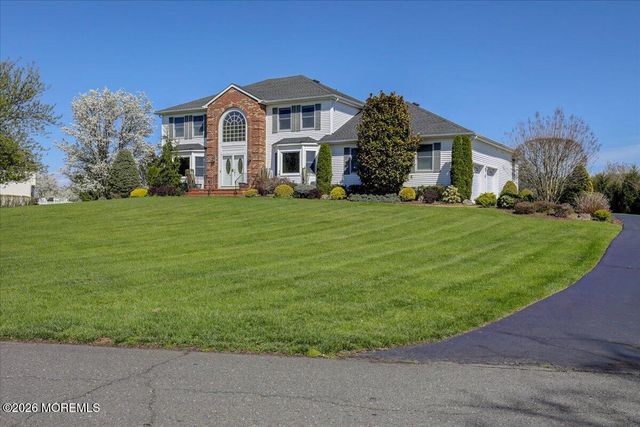 27 Regency Way, Manalapan, NJ 07726