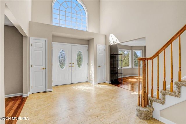 27 Regency Way, Manalapan, NJ 07726
