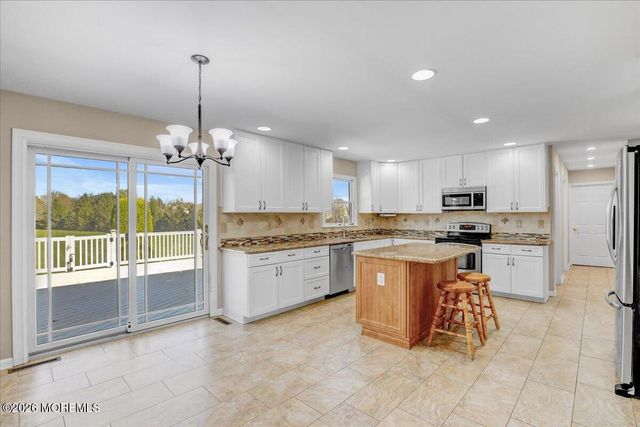 27 Regency Way, Manalapan, NJ 07726