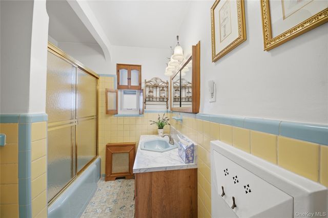 2429 Young Avenue, Bronx, NY 10461