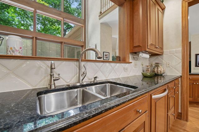 388 Lily Pond Court, Columbus, OH 43230