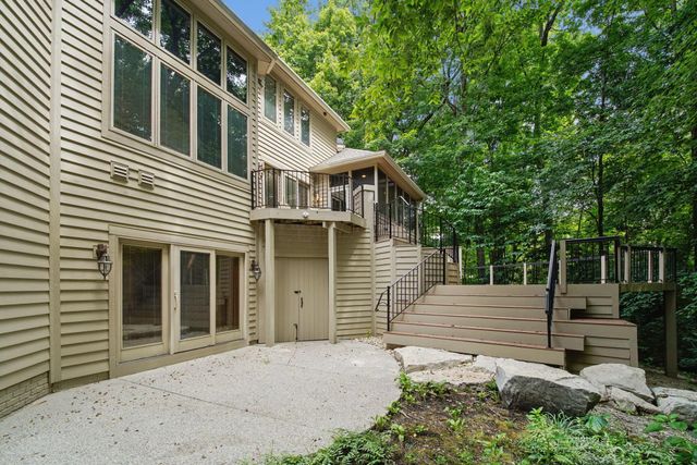 388 Lily Pond Court, Columbus, OH 43230